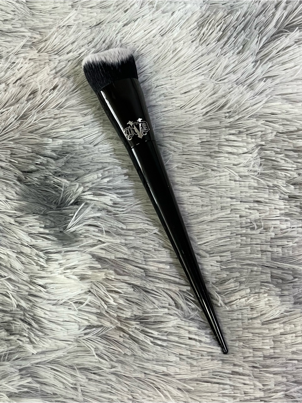 KAT VON D: Lock-It Edge Foundation Brush #10